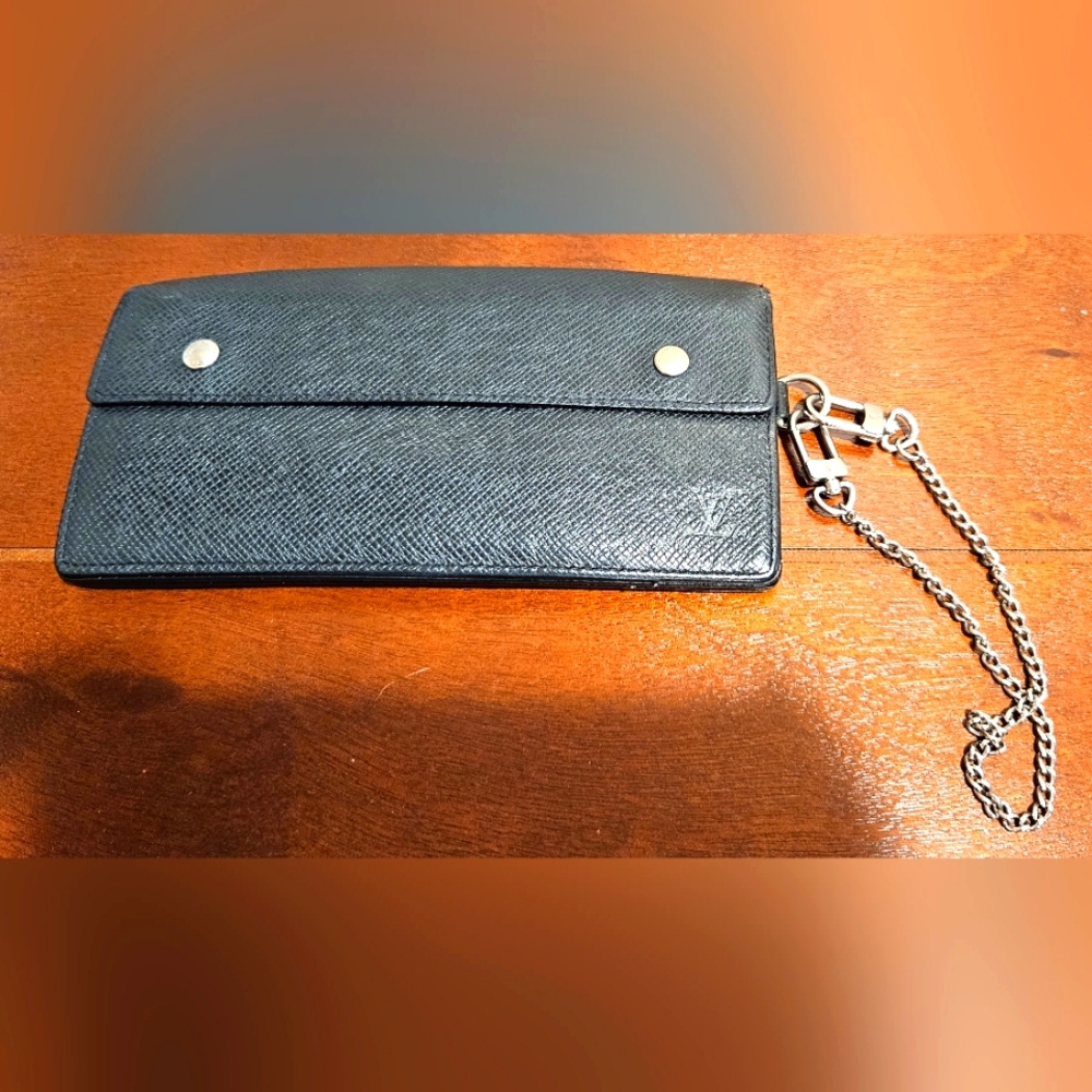 Louis Vuitton Leather Taiga Accordion Wallet With Chain